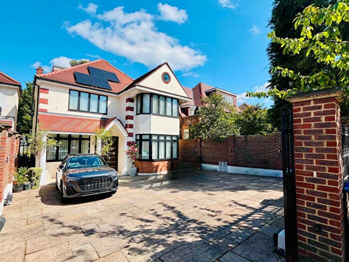 7 Bedroom Detached House To Rent In Brondesbury Park, Brondesbury, NW6
