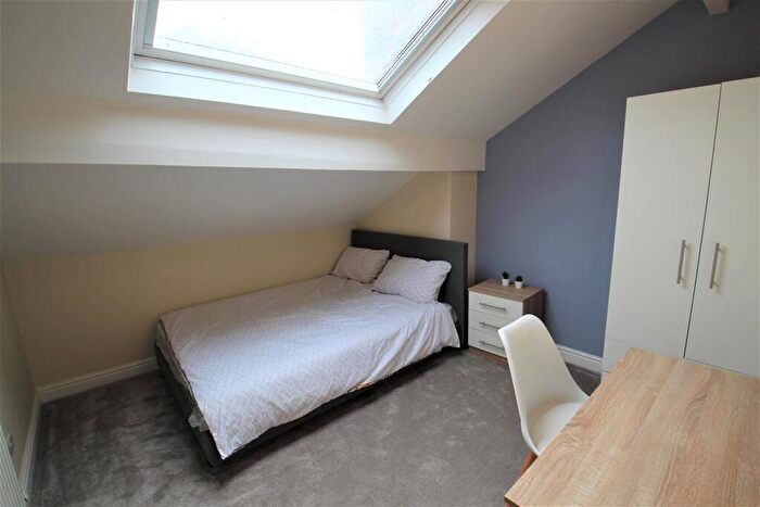 5 Bedroom Apartment To Rent In Belle Vue Road, Hyde Park, Leeds, LS3