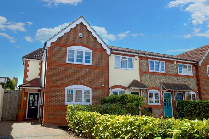 3 Bedroom End Of Terrace House To Rent In St Mary Court, St Albans, AL1