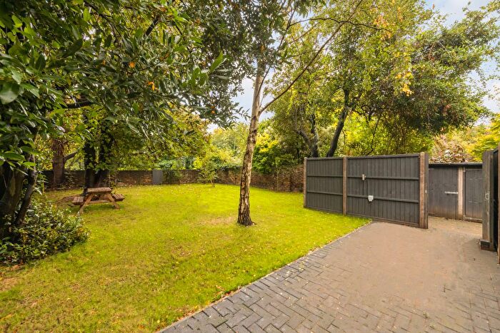 2 Bedroom Flat For Sale In Grosvenor Avenue, Highbury, N5