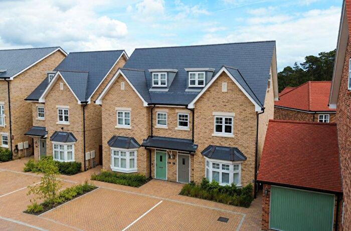 4 Bedroom Semi-Detached House For Sale In Hayne Avenue, Fleet, GU51
