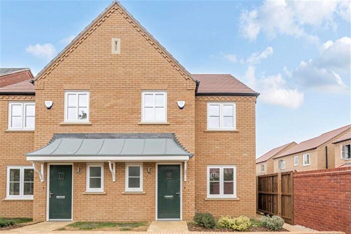 3 Bedroom Semi Detached House To Rent In Bedroom Semi Detached House In Kingfisher Drive, Upton, Northampton, NN5