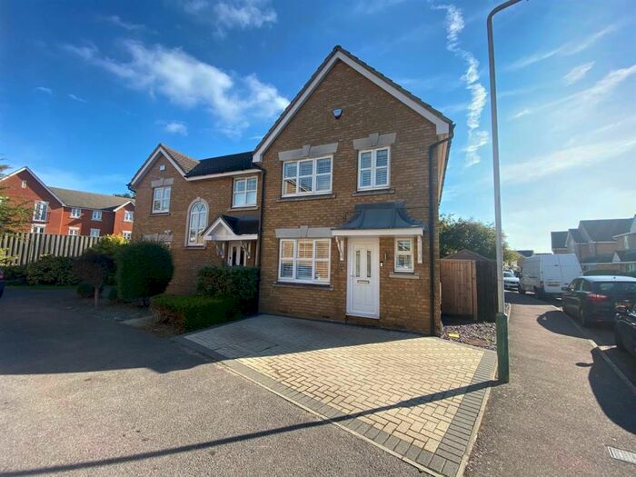 3 Bedroom Semi-Detached House To Rent In Kershaw Close, Hornchurch, RM11