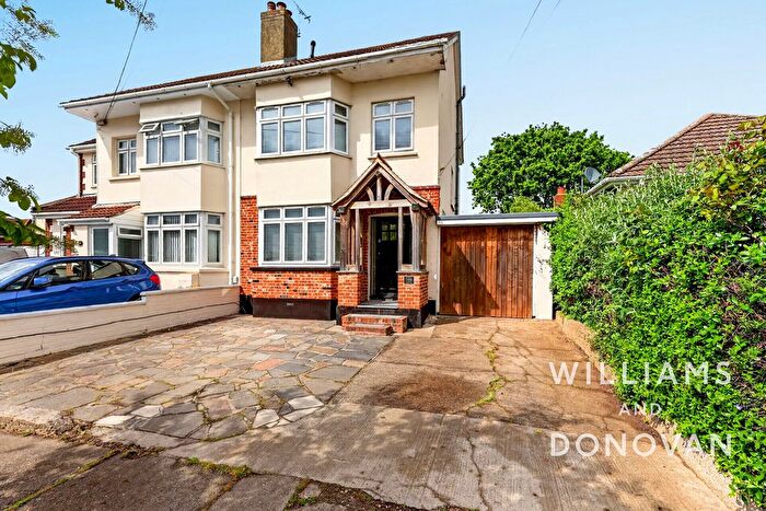 3 Bedroom Semi-detached House For Sale In Oakfield Road, South Benfleet, SS7