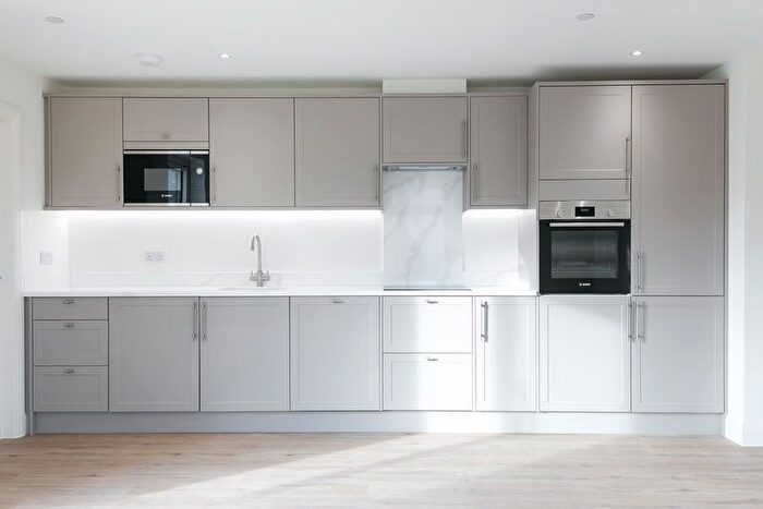 3 Bedroom Flat For Sale In Brompton House, Brambledown Road, Sanderstead, CR2