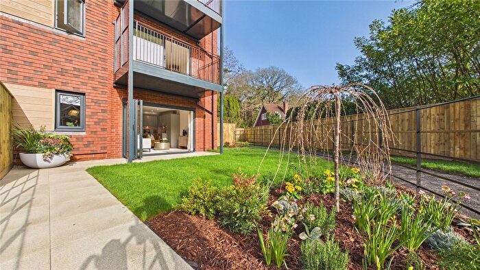 2 Bedroom Flat For Sale In Woking, Surrey, GU21