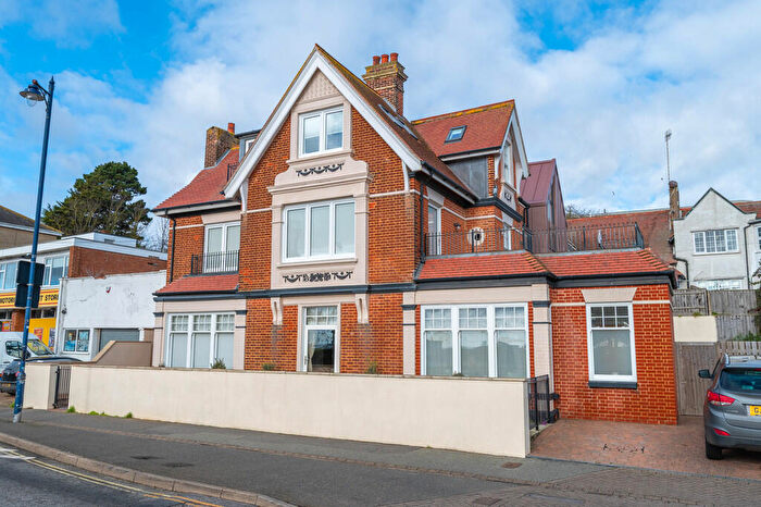 2 Bedroom Apartment For Sale In Alexandra House, Undercliff Road West, Felixstowe, IP11