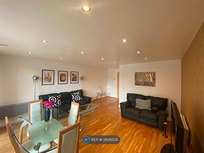 2 Bedroom Flat To Rent In Holland Gardens, Brentford, TW8