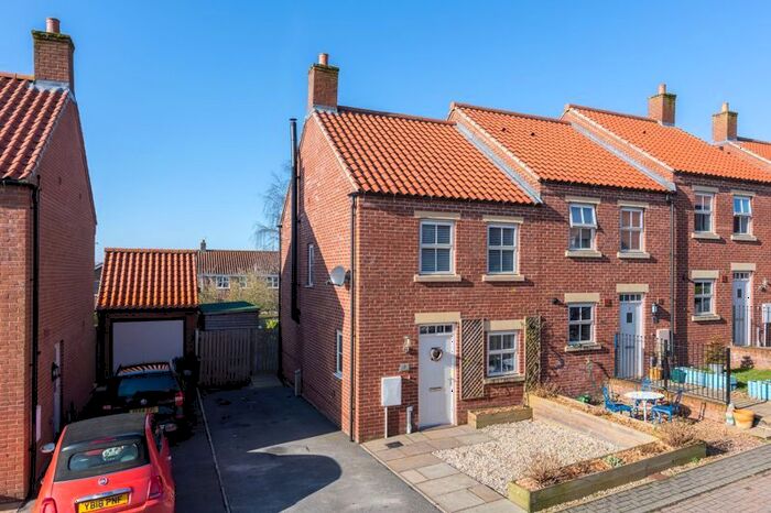 3 Bedroom End Of Terrace House For Sale In Field View Close, Ampleforth, York, YO62