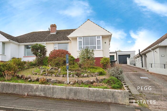 2 Bedroom Bungalow For Sale In Highland Road, Torquay, TQ2