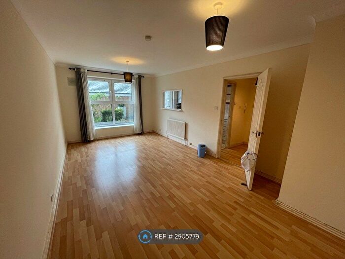 2 Bedroom Flat To Rent In Hackney Road, London, E2