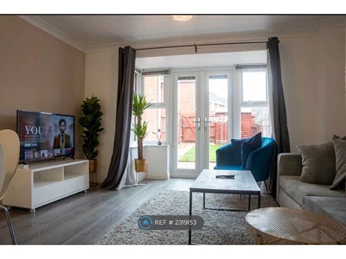 3 Bedroom End Of Terrace House To Rent In Milton Keynes, Milton Keynes, MK12