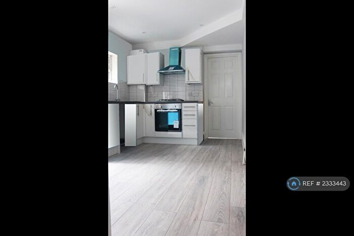 2 Bedroom Flat To Rent In Herne Hill, London, SE24