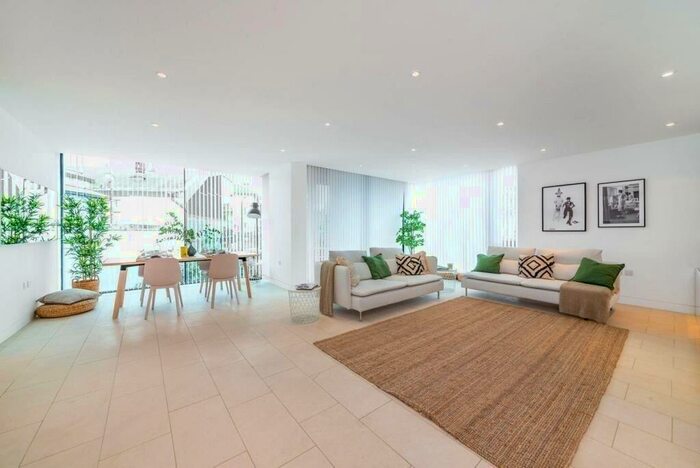 3 Bedroom Apartment To Rent In Latitude House, Oval Road, NW1