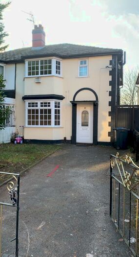 3 Bedroom Semi-Detached House To Rent In Vicarage Road, Hockley B18