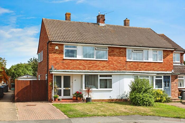 3 Bedroom Semi-detached House For Sale In Arne Close, Tonbridge, Kent, TN10