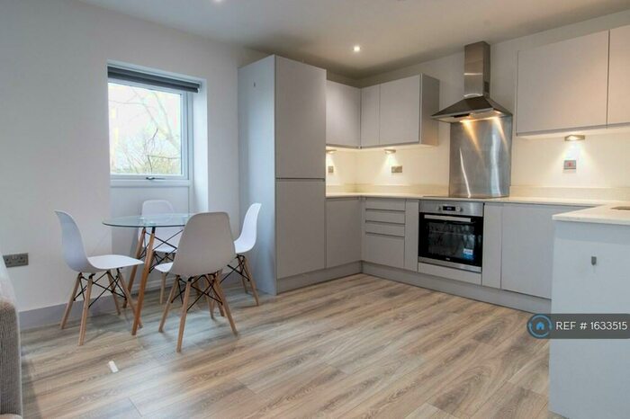 2 Bedroom Flat To Rent In Trinity Court, Leeds, LS9