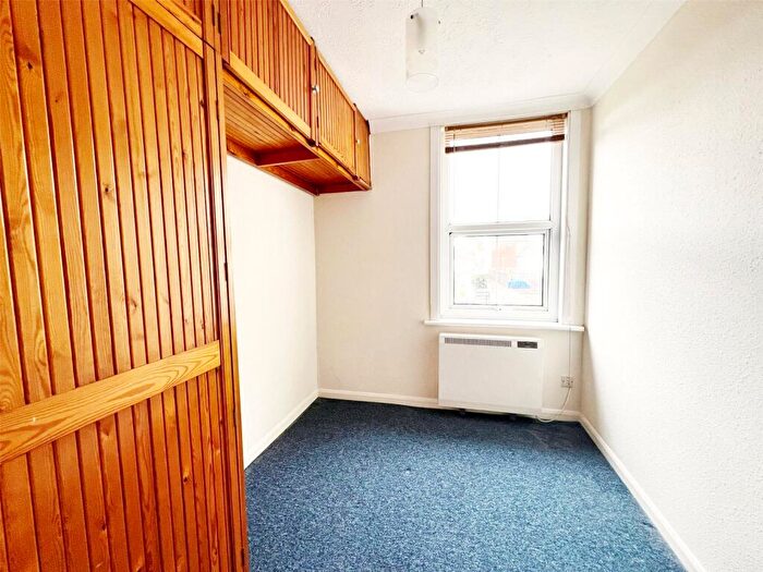 1 Bedroom Flat To Rent In Winterbourne House, - Rowlands Road, Worthing, West Sussex, BN11