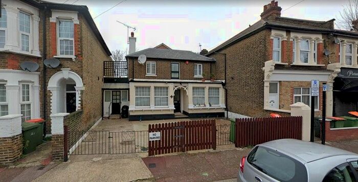 5 Bedroom Detached House To Rent In Warren Road, E12