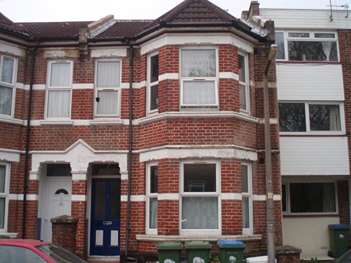 1 Bedroom Flat To Rent In Silverdale Road, Southampton, SO15
