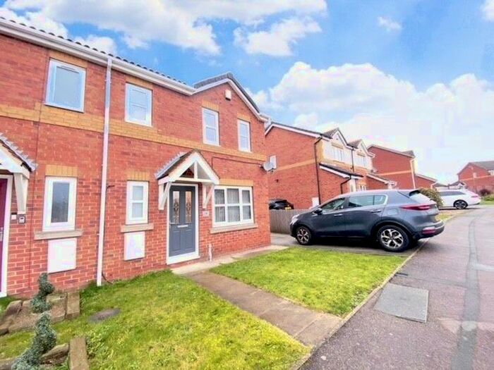 3 Bedroom Property To Rent In Hollins Wood Grove, Cudworth, Barnsley, S72