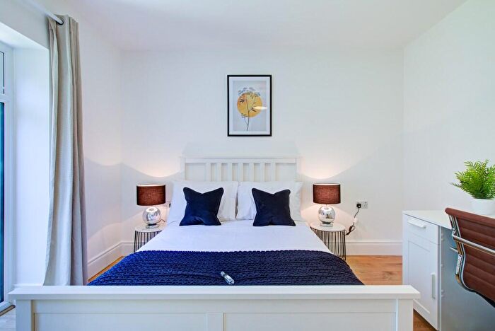 3 Bedroom Serviced Apartments To Rent In Dukes Avenue, New Malden, London, KT3