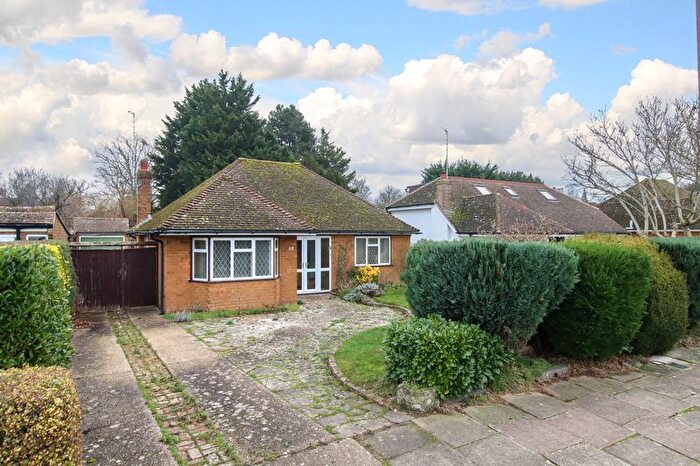 3 Bedroom Bungalow For Sale In Grove Park, Tring, HP23