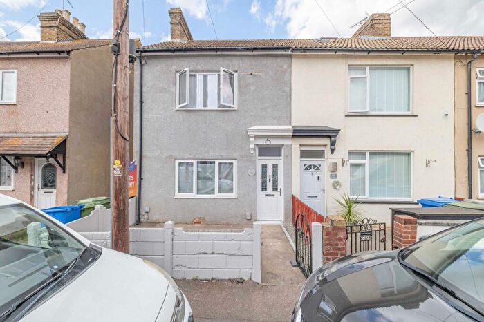 2 Bedroom End Of Terrace House For Sale In Bayford Road, Sittingbourne, Kent, ME10