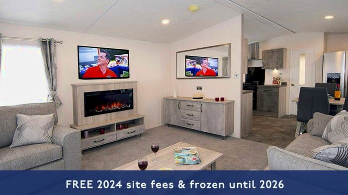 2 Bedroom Property For Sale In Mawgan Porth, Newquay, TR8