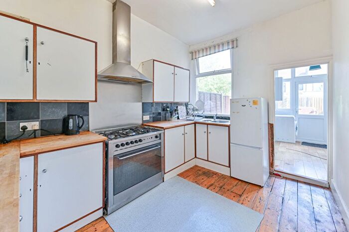 4 Bedroom Terraced House To Rent In Park Avenue, Mitcham, CR4