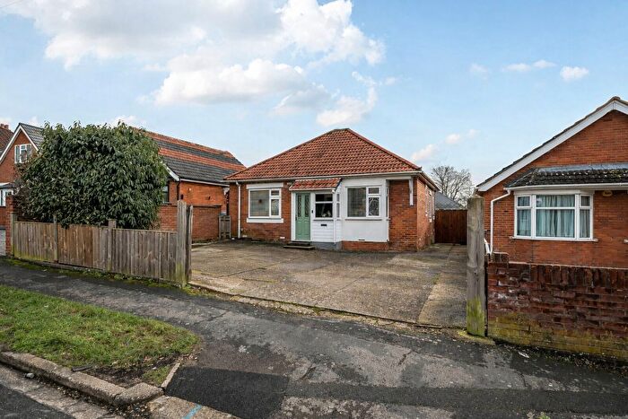 3 Bedroom Bungalow For Sale In Crabwood Road, Maybush, Southampton, Hampshire, SO16
