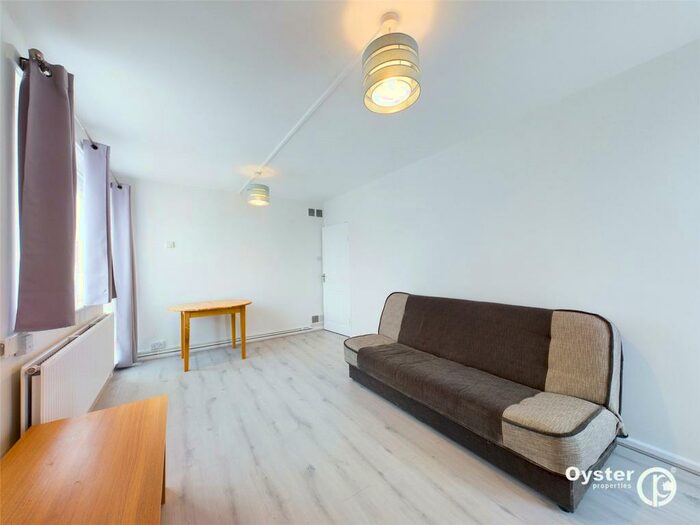 1 Bedroom Apartment To Rent In Bowes Road, London, N11