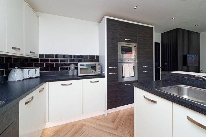 4 Bedroom Detached House For Sale In Vesuvius Drive, Motherwell, North Lanarkshire, ML1