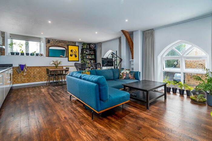 1 Bedroom Flat To Rent In Highbury New Park, London, N5