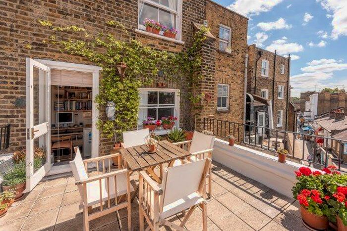 2 Bedroom Flat To Rent In Hogarth Road, London, SW5