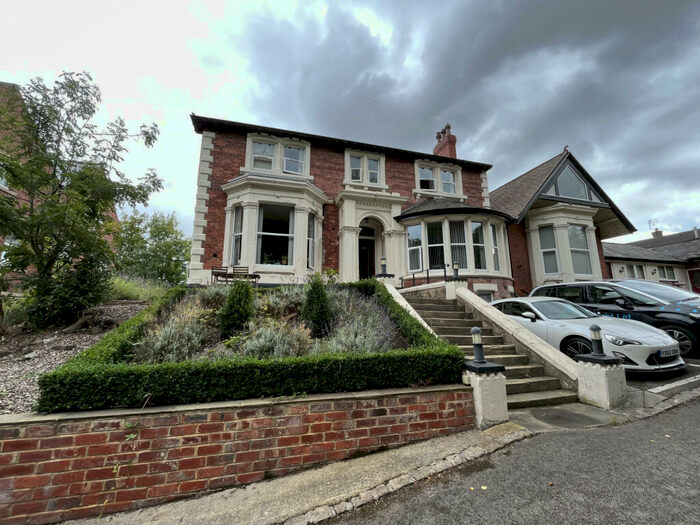 2 Bedroom Apartment To Rent In Newton Road, Leeds, LS7