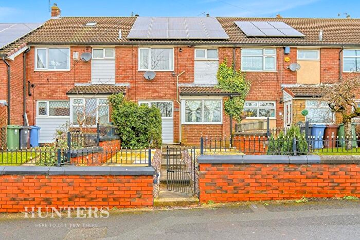 3 Bedroom Town House For Sale In Waverley Street, Oldham, OL1