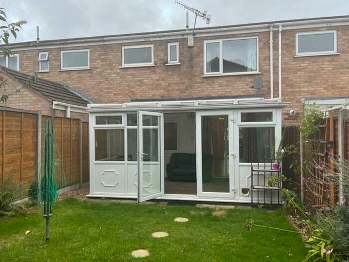 3 Bedroom Terraced House To Rent In Seliot Close, BH15