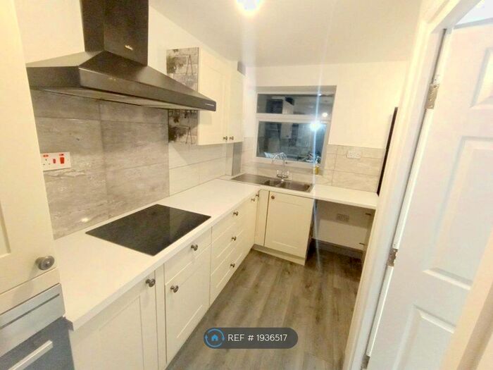 2 Bedroom Terraced House To Rent In Pontefract Road, Knottingley, WF11