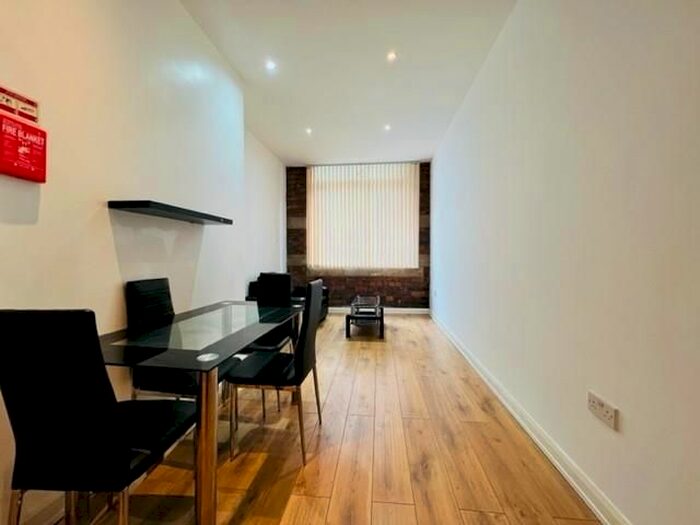 2 Bedroom Flat To Rent In Canal Road, Bradford, BD1