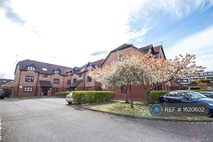 1 Bedroom Flat To Rent In Milliners Court, Loughton, IG10