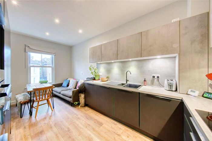3 Bedroom Apartment To Rent In Northcote Road, SW11
