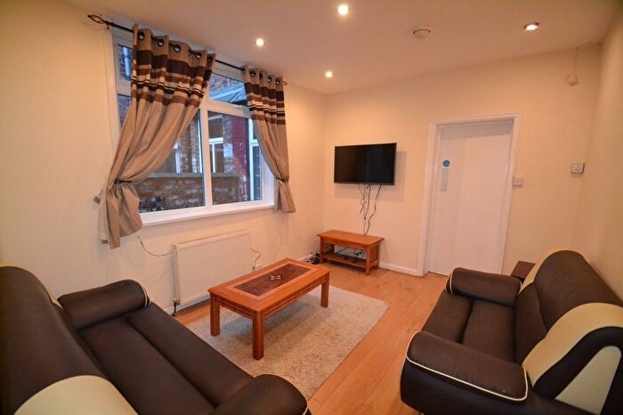 5 Bedroom Semi Detached House To Rent In Dickenson Road, Manchester, M13