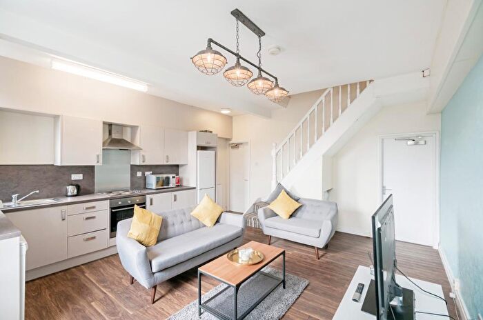 4 Bedroom House To Rent In North Lane, Leeds, LS6