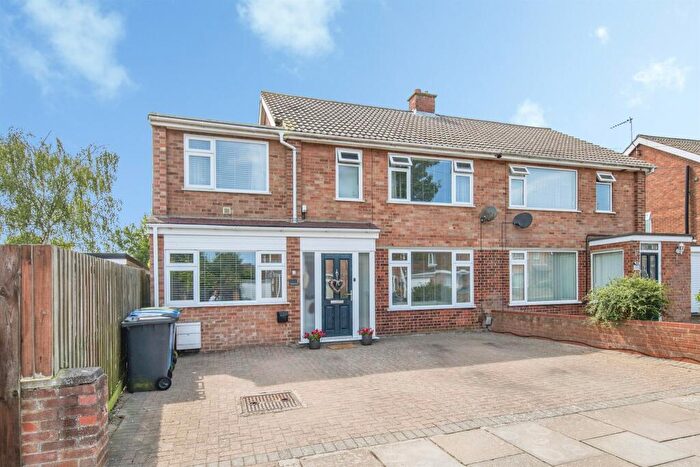 4 Bedroom Semi Detached House For Sale In Pearcroft Road, Ipswich, IP1