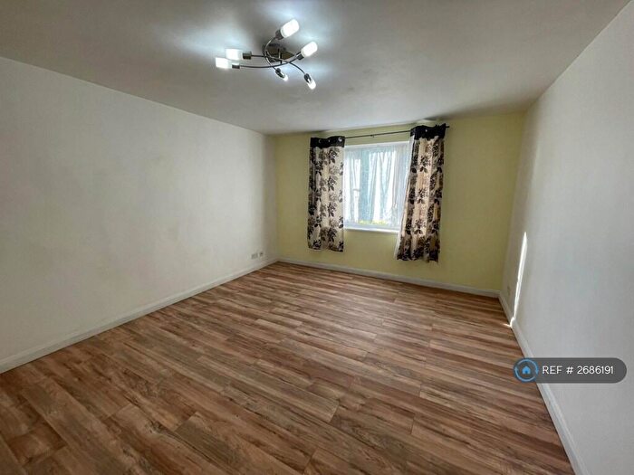 2 Bedroom Flat To Rent In Clowser Close, Sutton, SM1