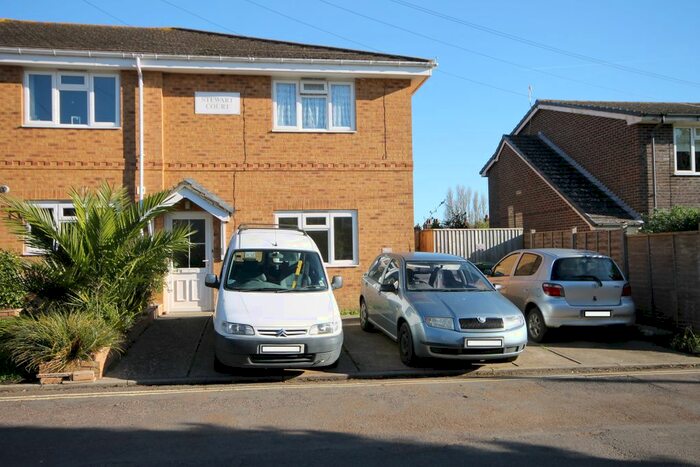 2 Bedroom Flat To Rent In Orchard Close, Freshwater, PO40