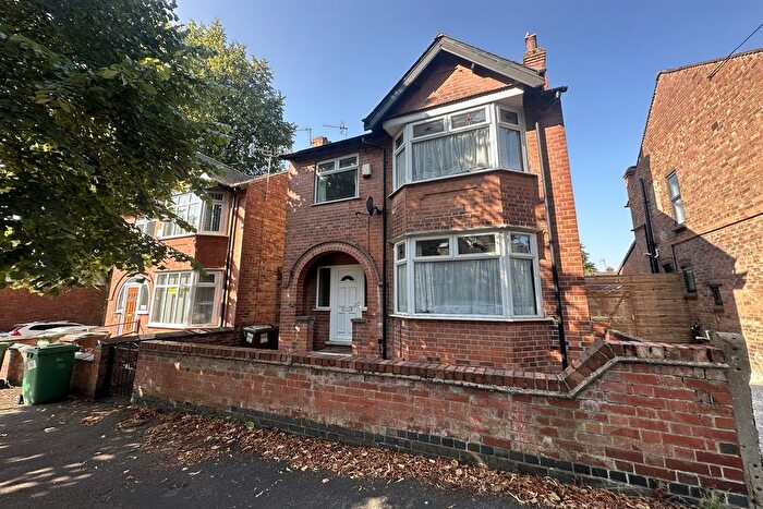 3 Bedroom Detached House To Rent In Rolleston Drive, NG7