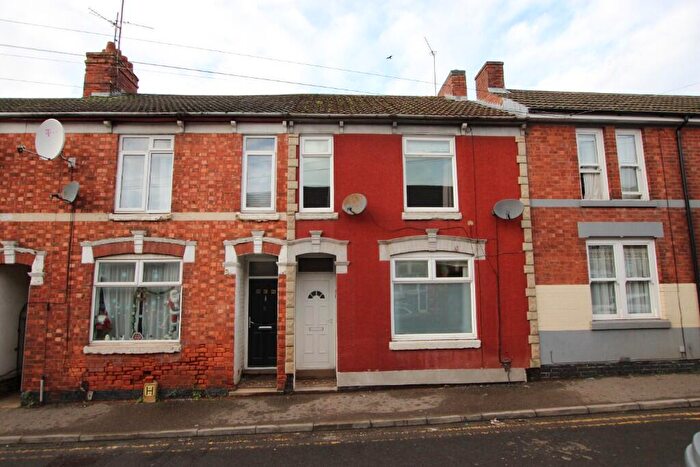3 Bedroom Terraced House To Rent In Bath Road, Kettering, Northamptonshire, NN16