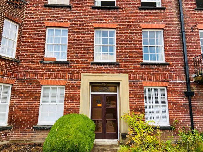 2 Bedroom Flat To Rent In Henstead Court, Southampton, SO15